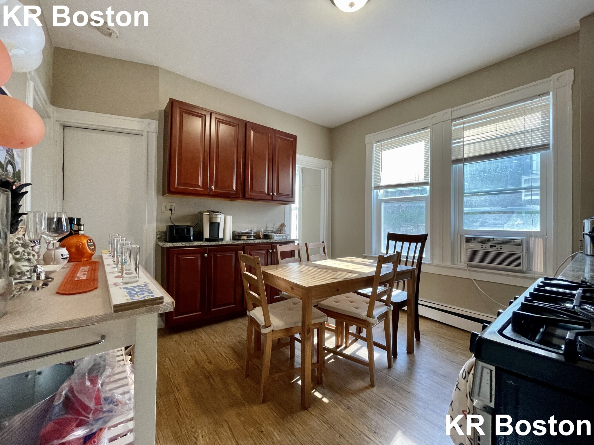 8 Sunset St, Mission Hill