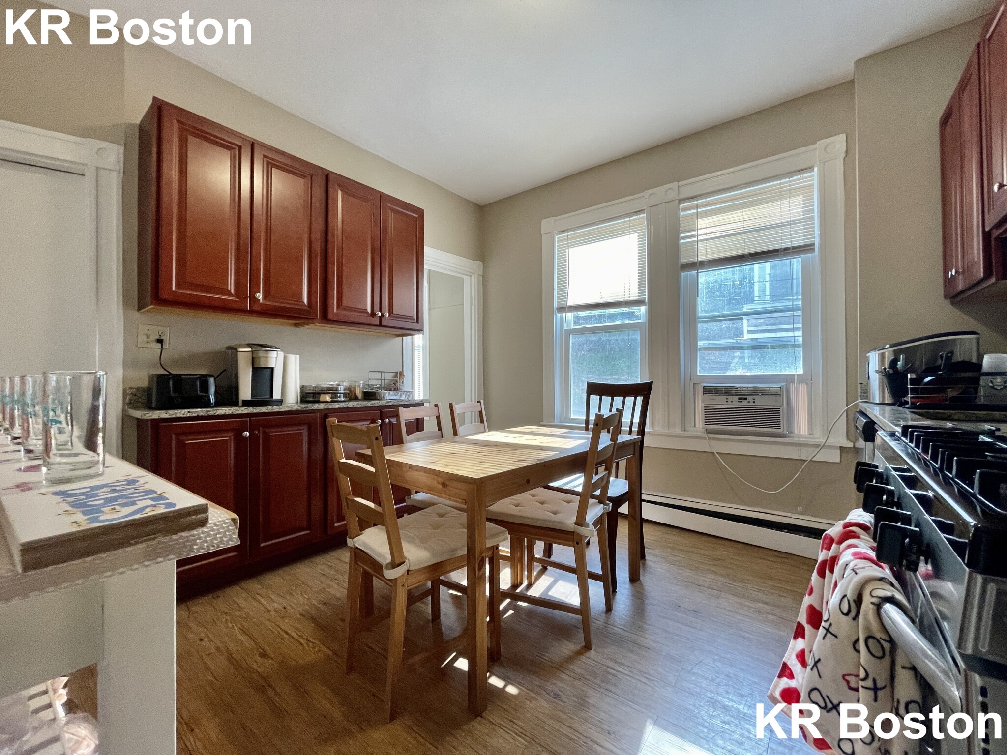 8 Sunset St, Mission Hill