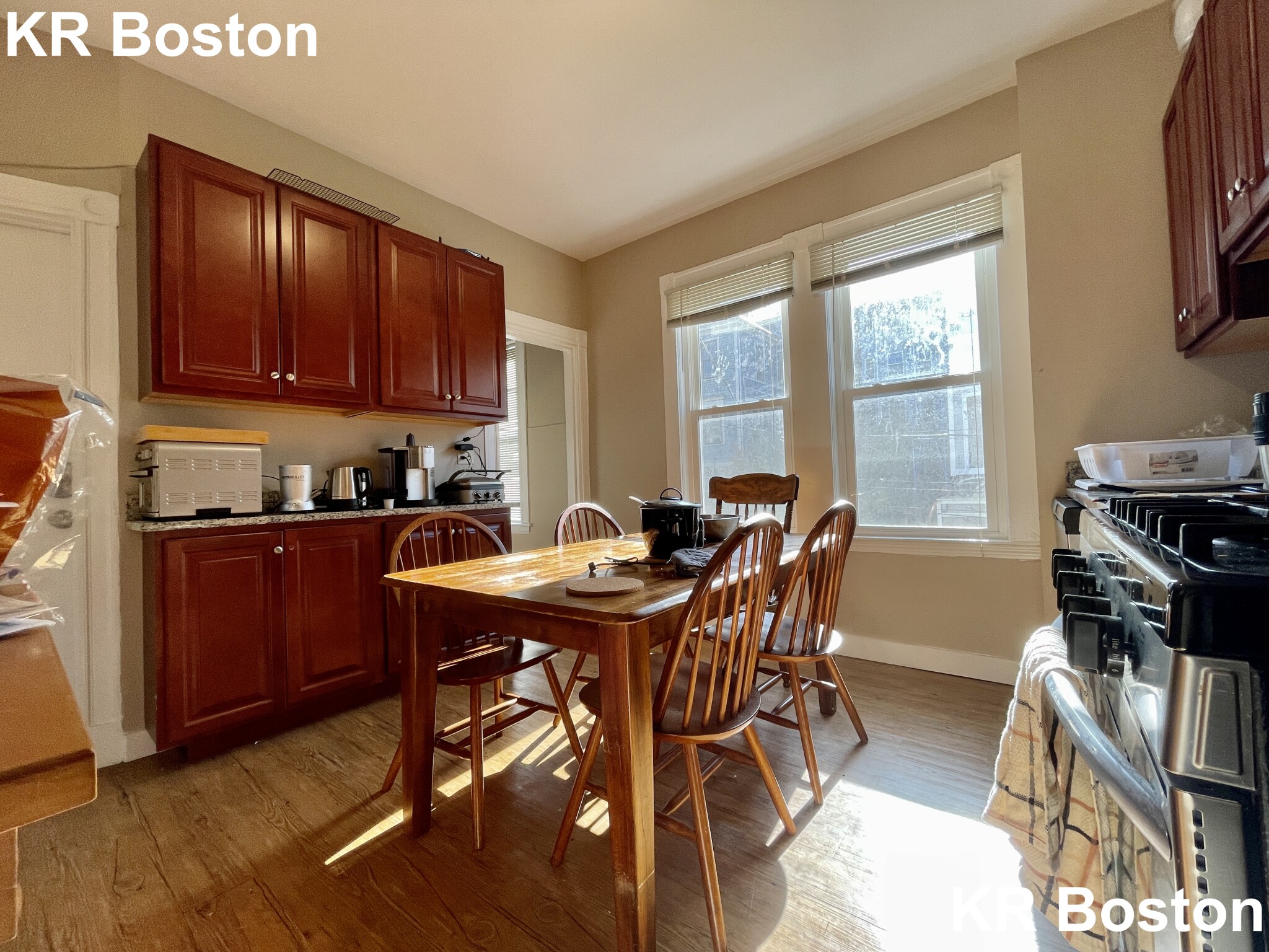 6 Sunset St, Mission Hill