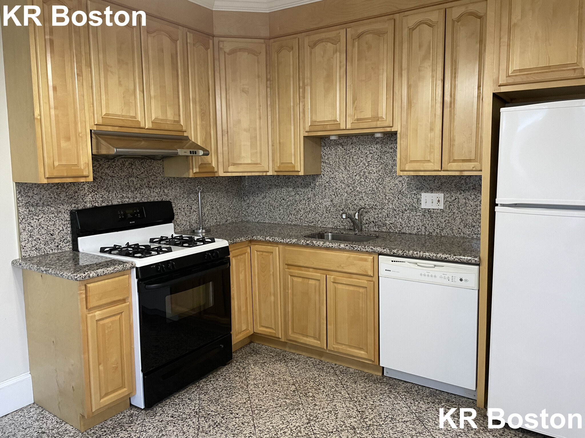 4 bed, 3 bath apartment for rent at 48 Atherton Rd, Brookline — photo 3 of 13