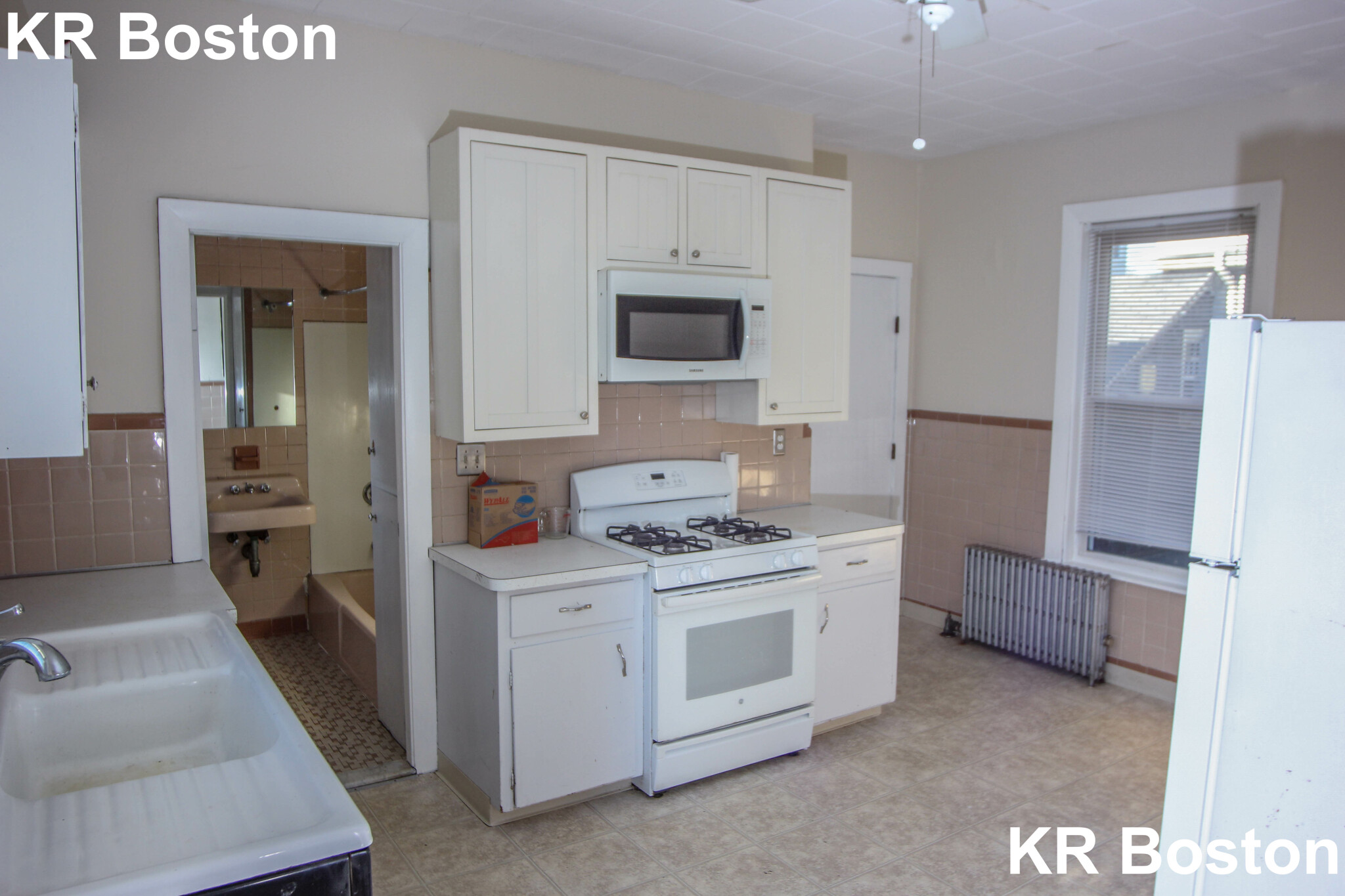 4 bed, 1 bath apartment for rent at 13 Clarendon Ave Unit 2, Teele Square — photo 1 of 9