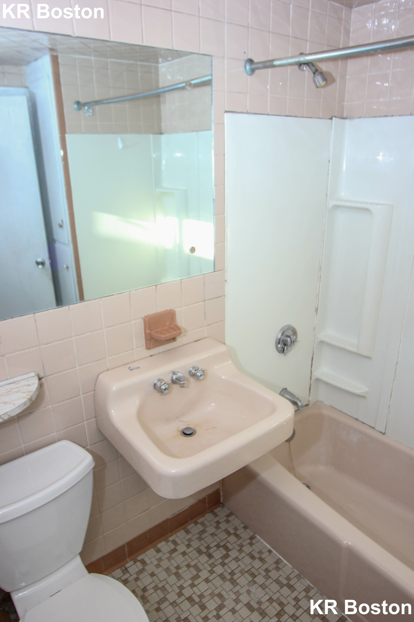 4 bed, 1 bath apartment for rent at 13 Clarendon Ave Unit 2, Teele Square — photo 3 of 9