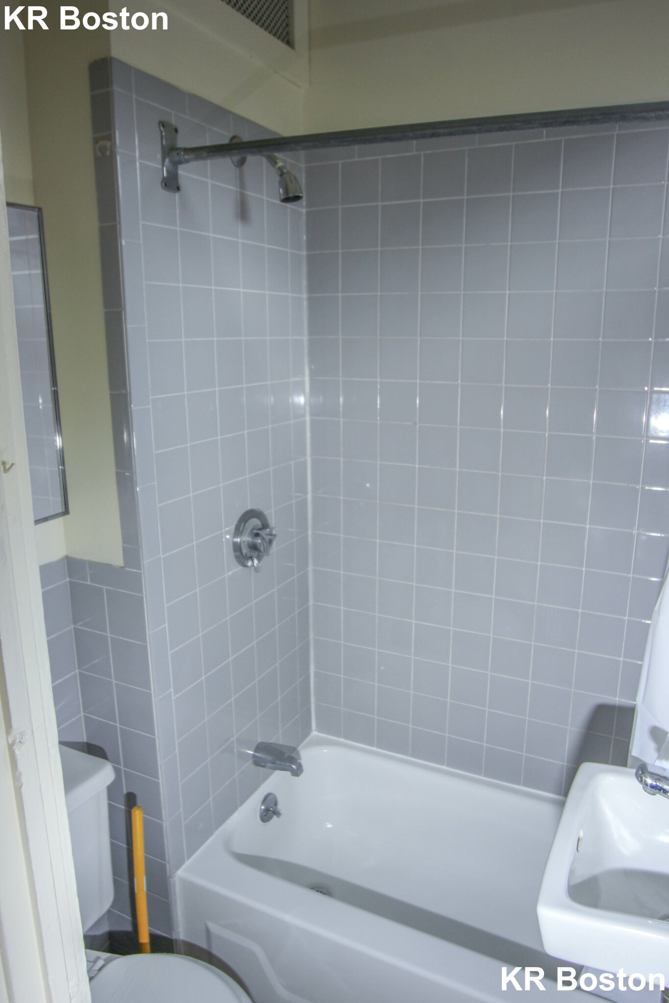 1 bed, 1 bath apartment for rent at 90 Myrtle St Unit 90-A, Beacon Hill — photo 2 of 5