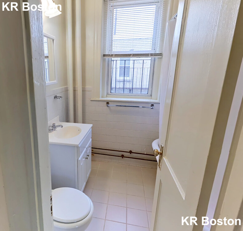 Studio bed, 1 bath apartment for rent at 113 Park Dr Unit 35, Fenway — photo 6 of 7