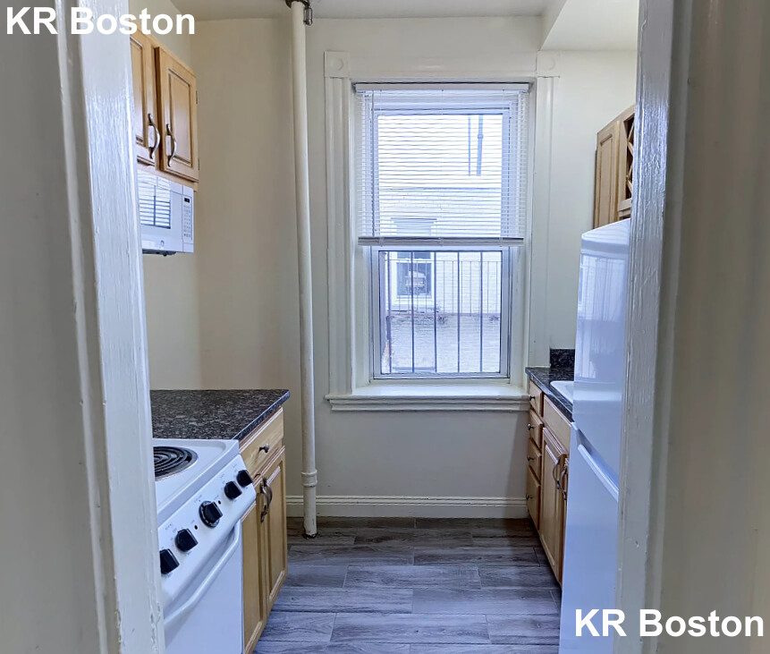 Studio bed, 1 bath apartment for rent at 113 Park Dr Unit 35, Fenway — photo 4 of 7