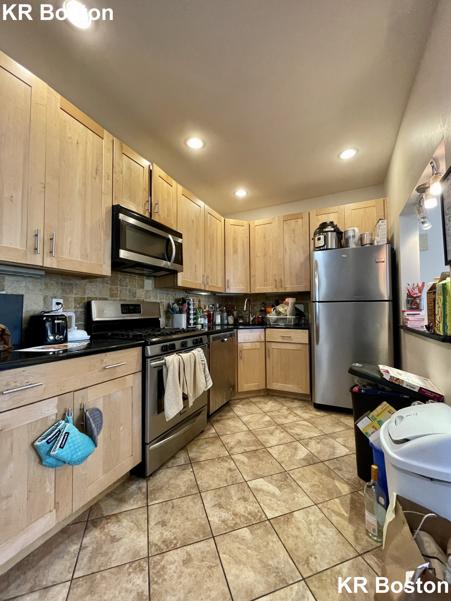 4 bed, 1 bath apartment for rent at 11 Saint Lukes Rd Unit 3, Allston — photo 6 of 10
