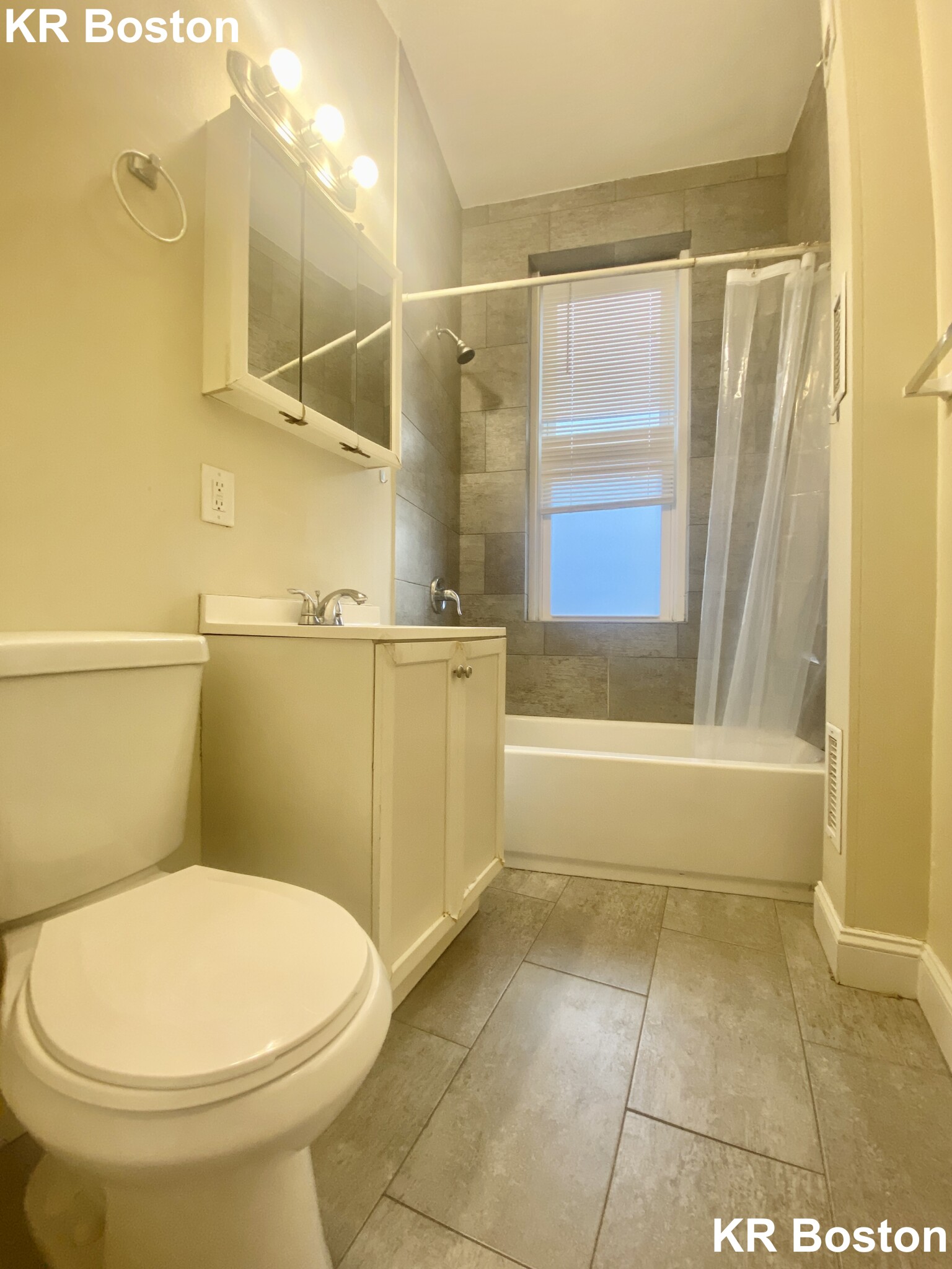 2 bed, 1 bath apartment for rent at 1325 Commonwealth Ave Unit 1, Allston — photo 3 of 11