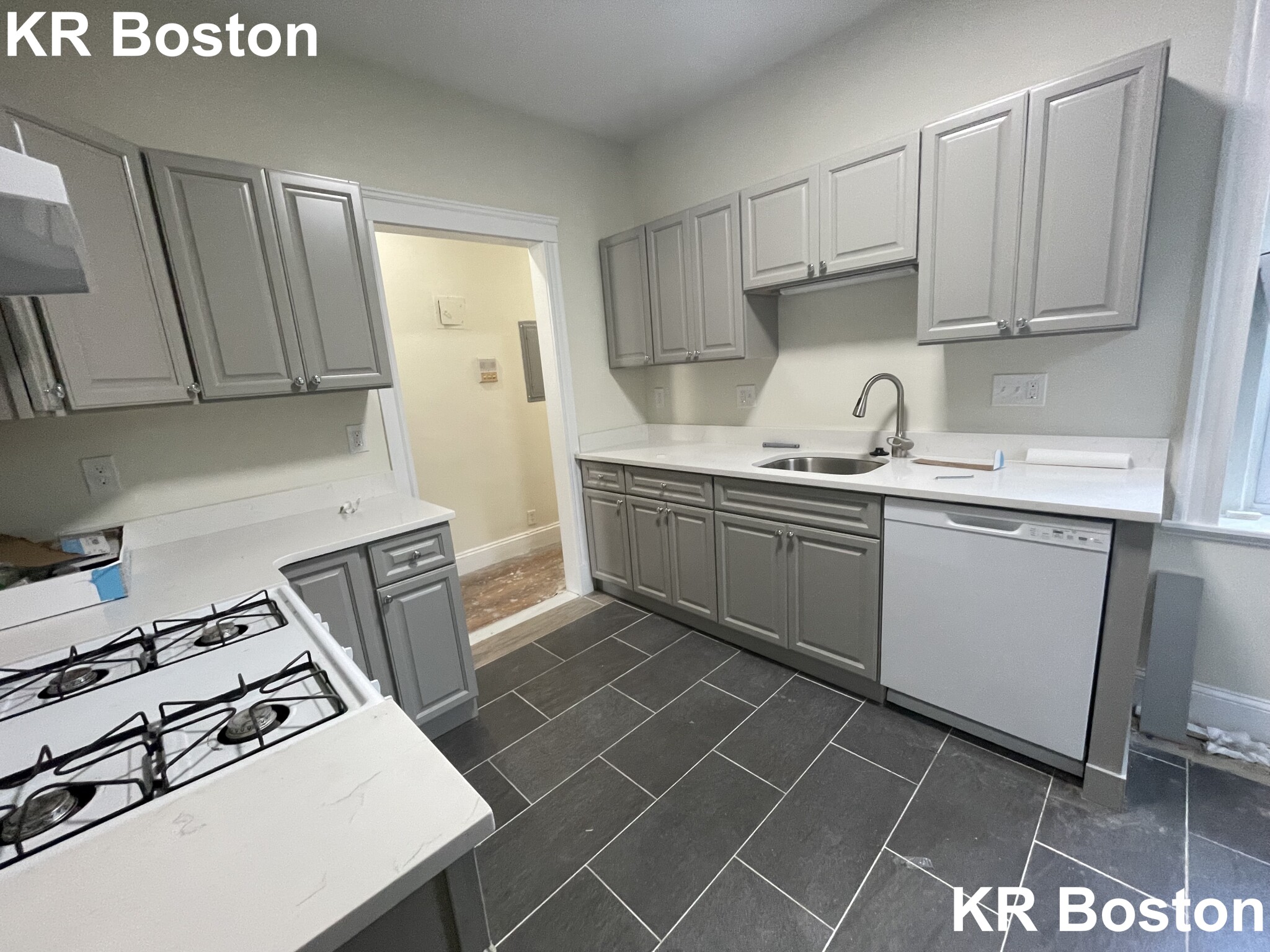 726 Washington St, Washington Square