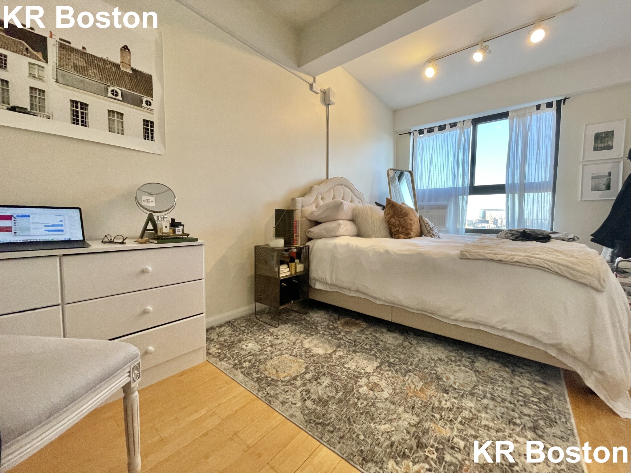 12 Stoneholm St, Fenway