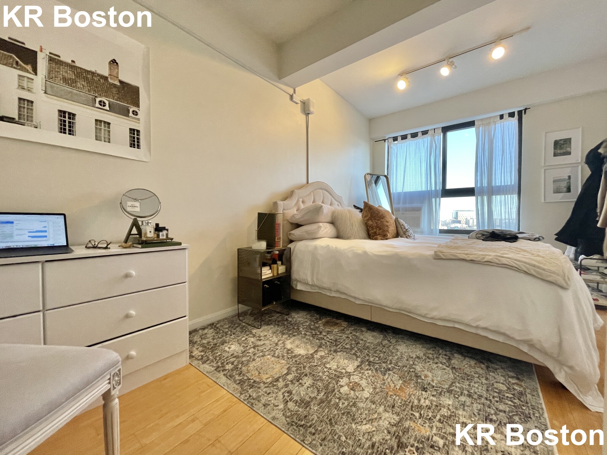 12 Stoneholm St, Fenway