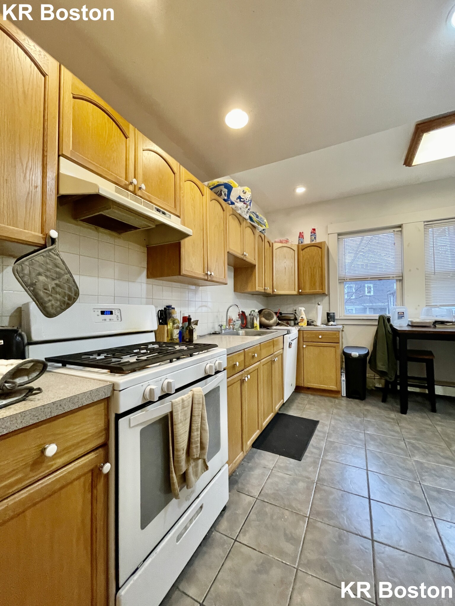 4 bed, 2 bath apartment for rent at 72 Chester St Unit 1, Allston — photo 9 of 12