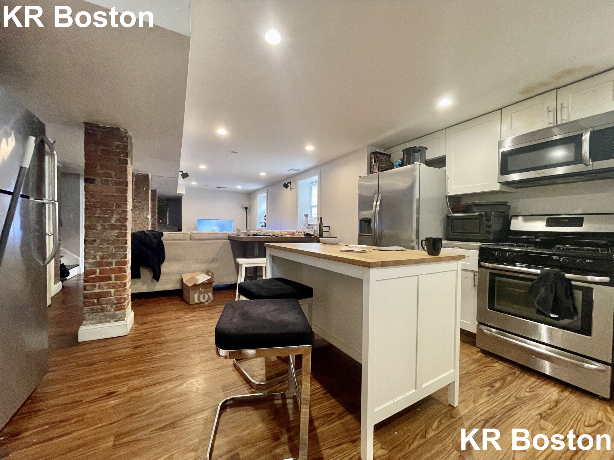 6 bed, 3 bath apartment for rent at 996 Tremont St Unit 1, South End — photo 2 of 18