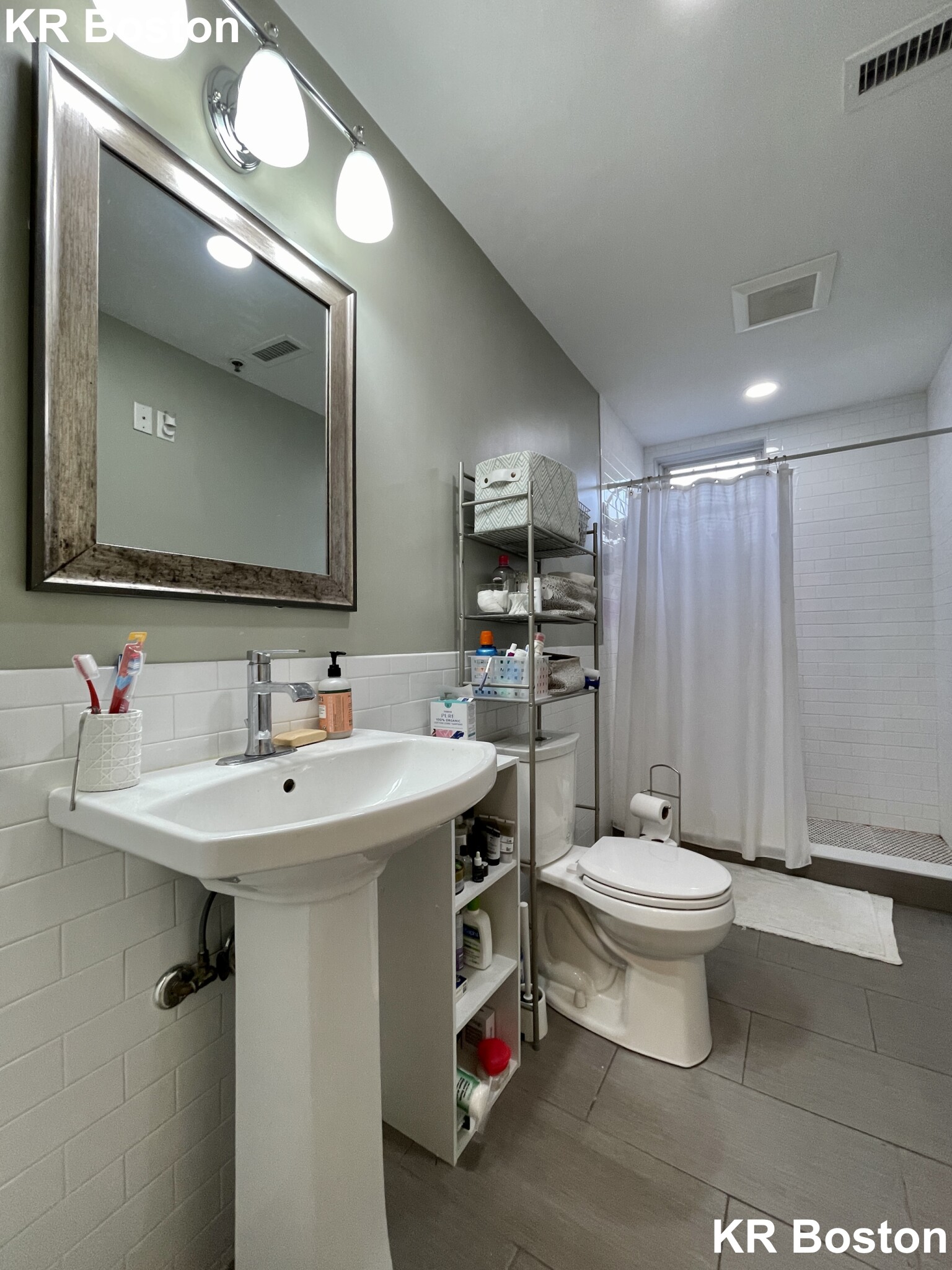 4 bed, 2 bath apartment for rent at 108 Chester St Unit 2, Allston — photo 10 of 13