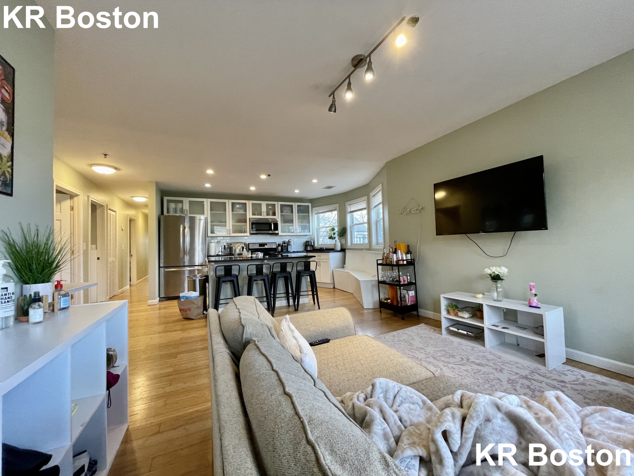 4 bed, 2 bath apartment for rent at 108 Chester St Unit 2, Allston — photo 4 of 13
