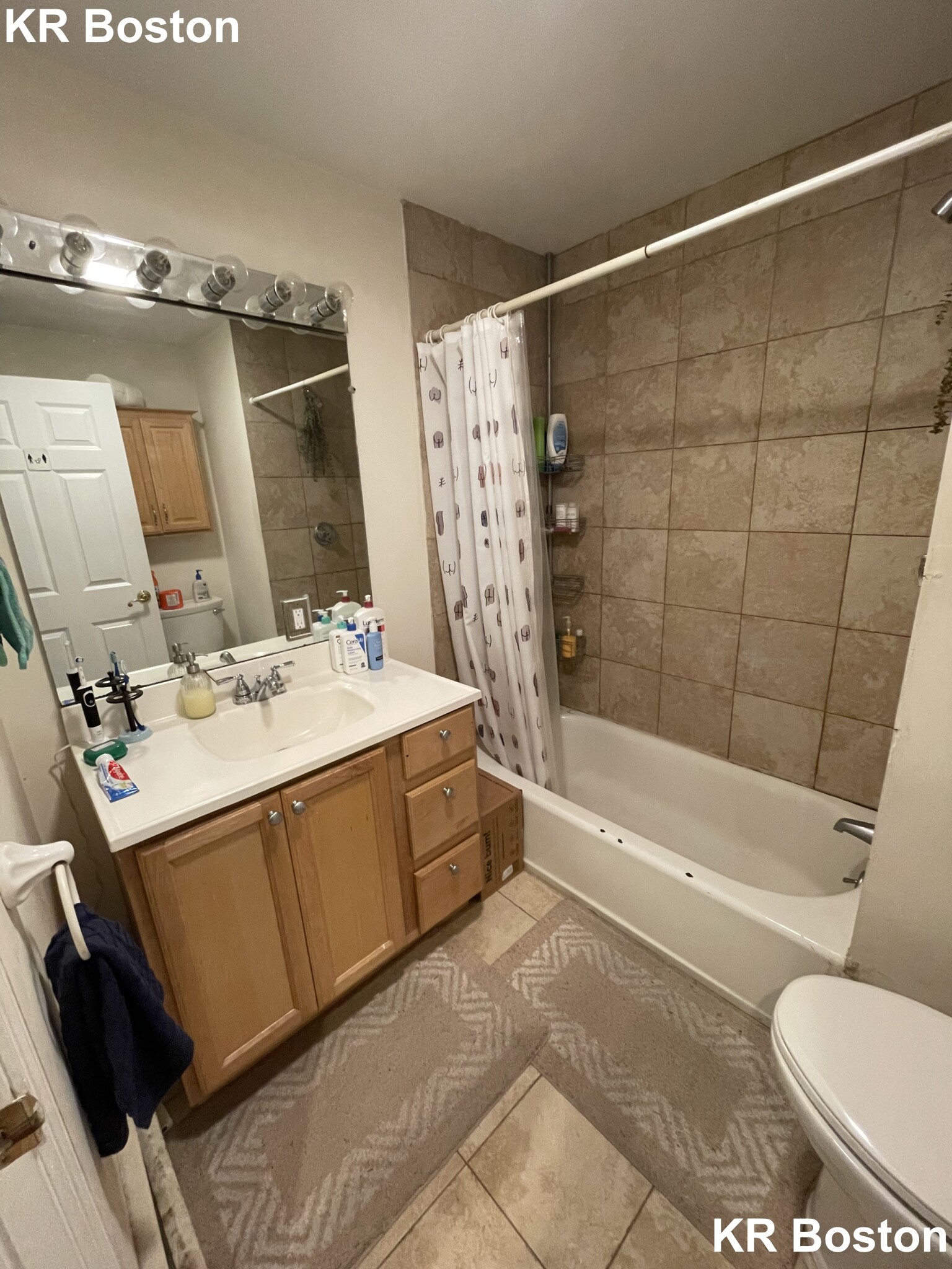 4 bed, 1 bath apartment for rent at 1023 Tremont St Unit 3, South End — photo 4 of 8