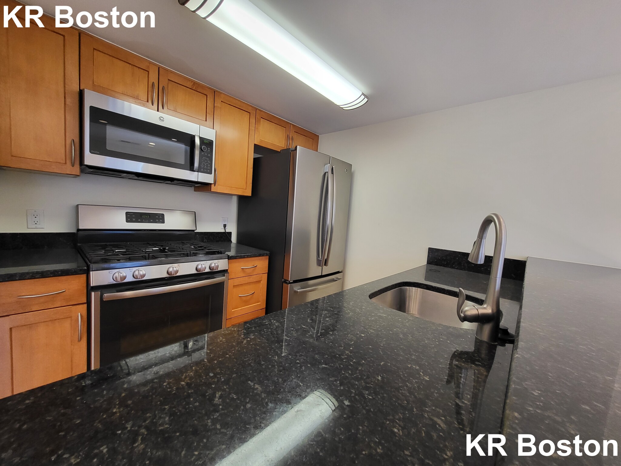 2 bed, 1.5 bath apartment for rent at 575 Vfw Pkwy Unit -, West Roxbury — photo 4 of 31