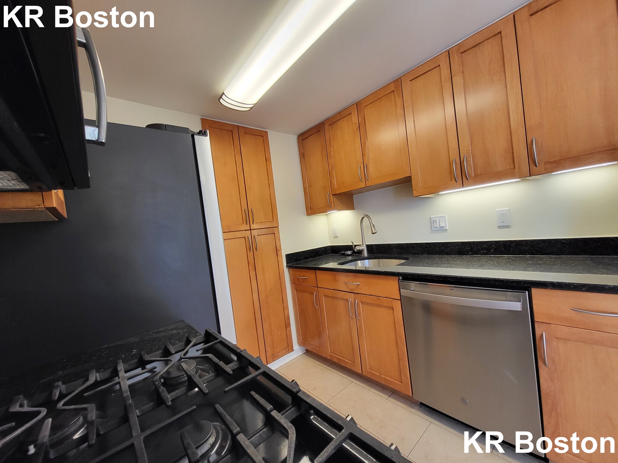 2 bed, 1.5 bath apartment for rent at 218 Sherman Rd Unit 1, West Roxbury — photo 3 of 23