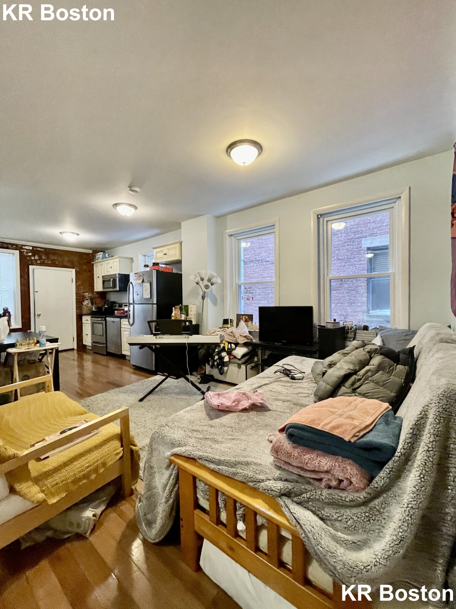 3 bed, 2 bath apartment for rent at 1890 Beacon Unit 1, Reservoir — photo 2 of 23