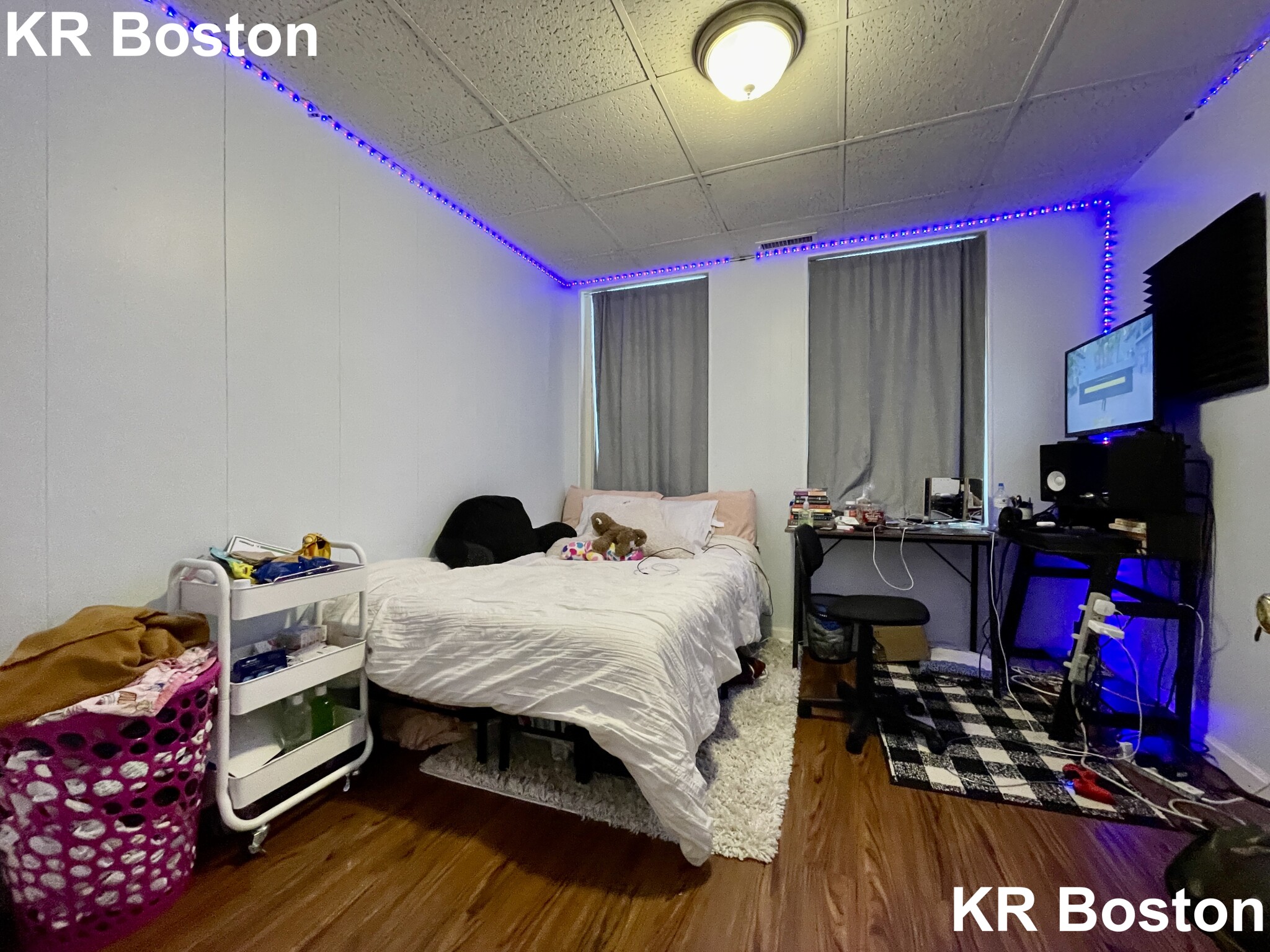 3 bed, 2 bath apartment for rent at 1890 Beacon Unit 1, Reservoir — photo 4 of 23