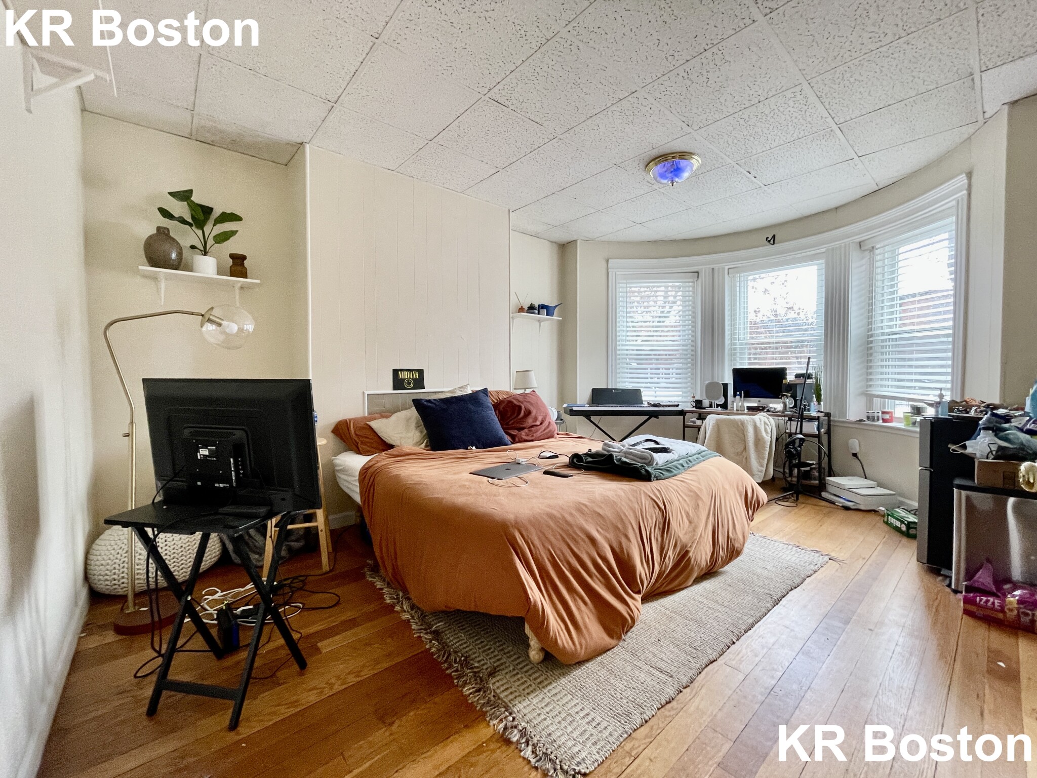 3 bed, 2 bath apartment for rent at 1890 Beacon Unit 1, Reservoir — photo 3 of 23