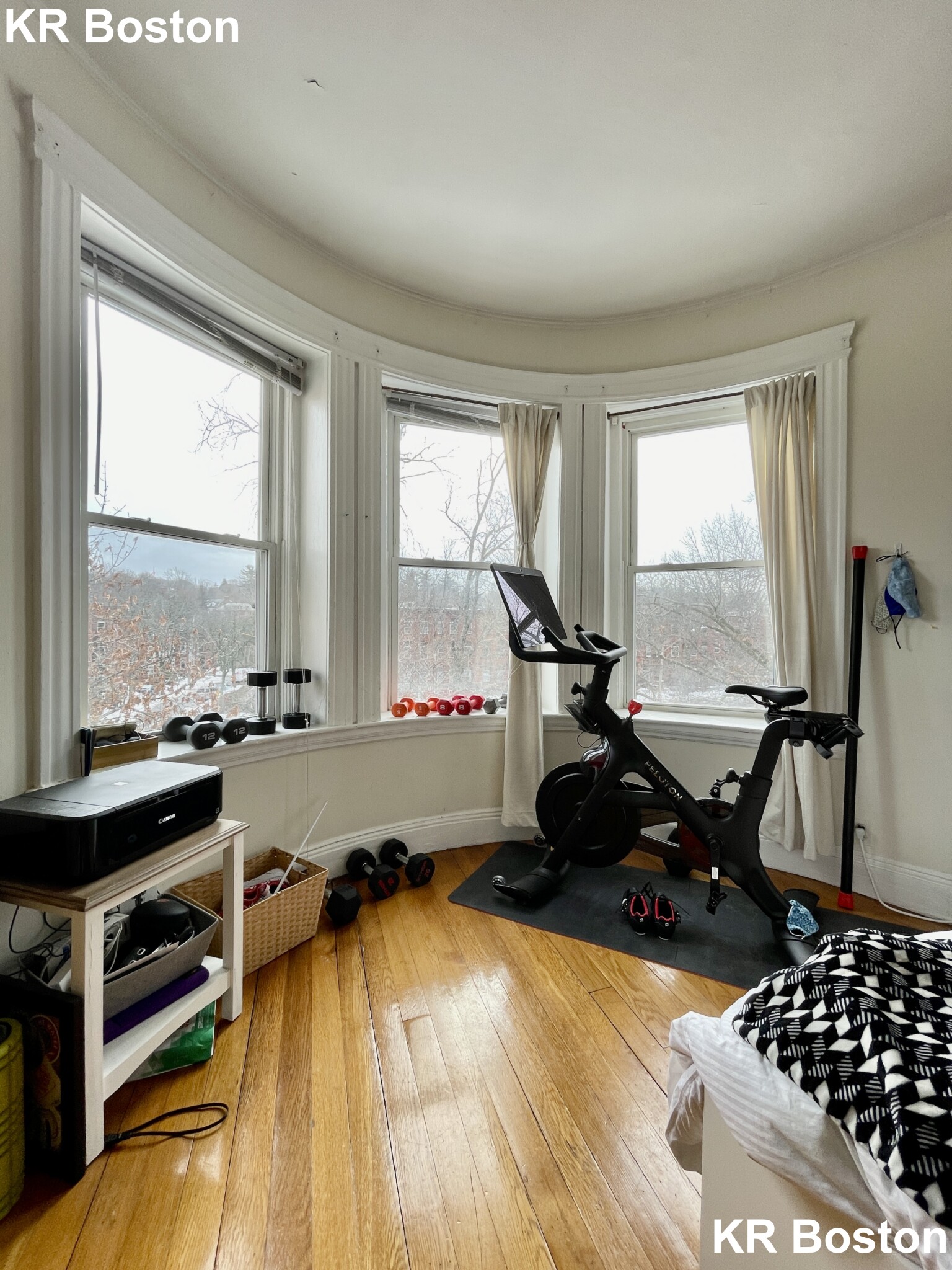 4 bed, 2 bath apartment for rent at 1890 Beacon Unit 3, Reservoir — photo 14 of 26