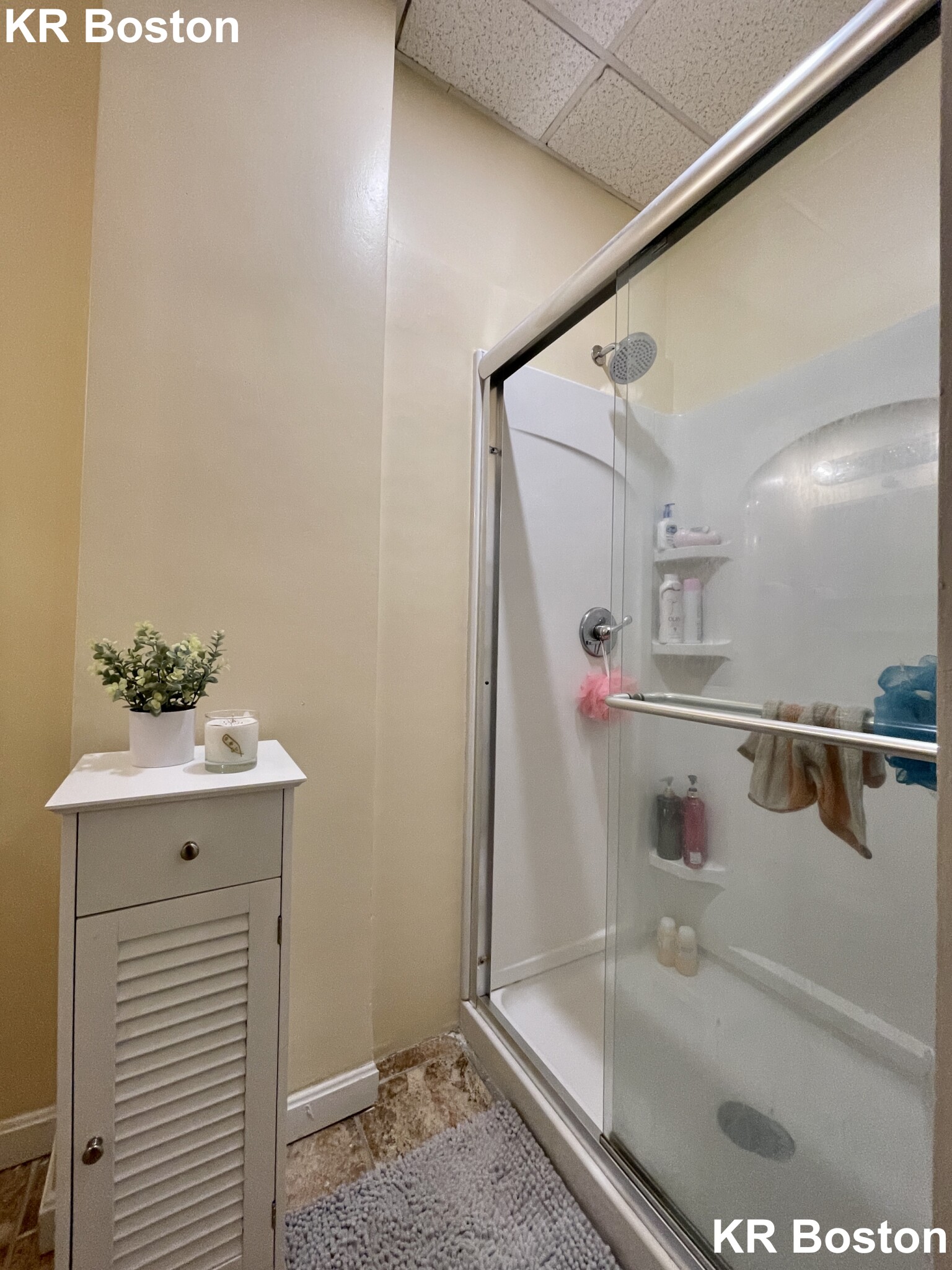 4 bed, 2 bath apartment for rent at 1890 Beacon Unit 3, Reservoir — photo 19 of 26