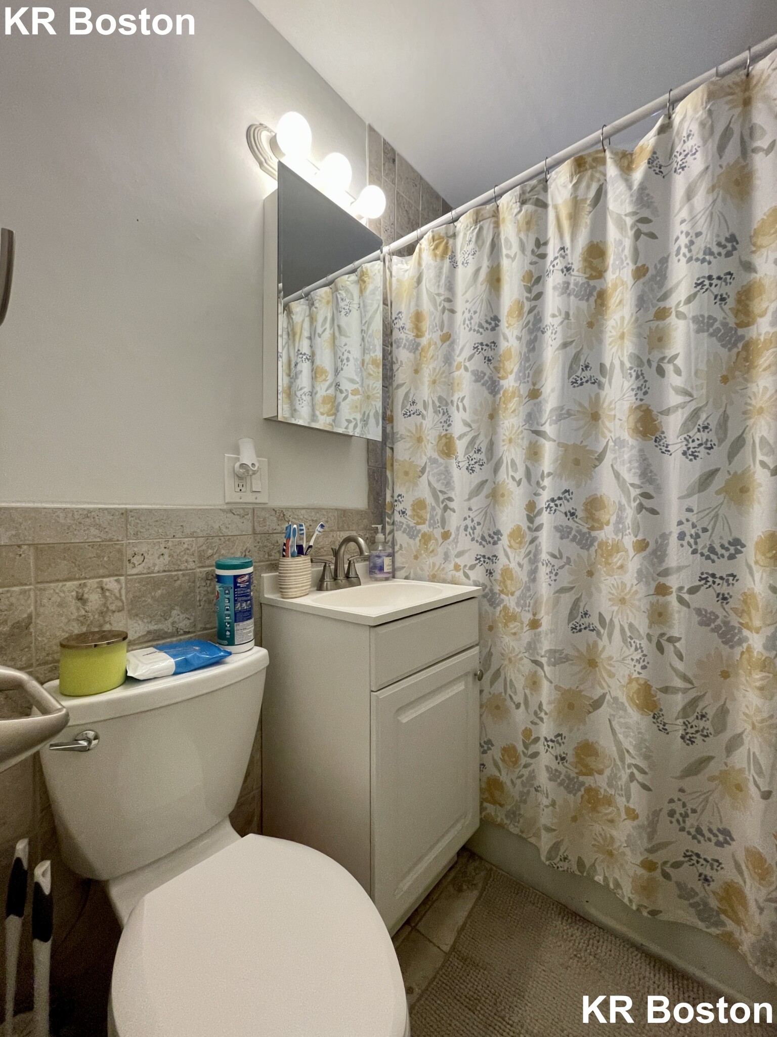 4 bed, 2 bath apartment for rent at 1890 Beacon Unit 3, Reservoir — photo 7 of 26