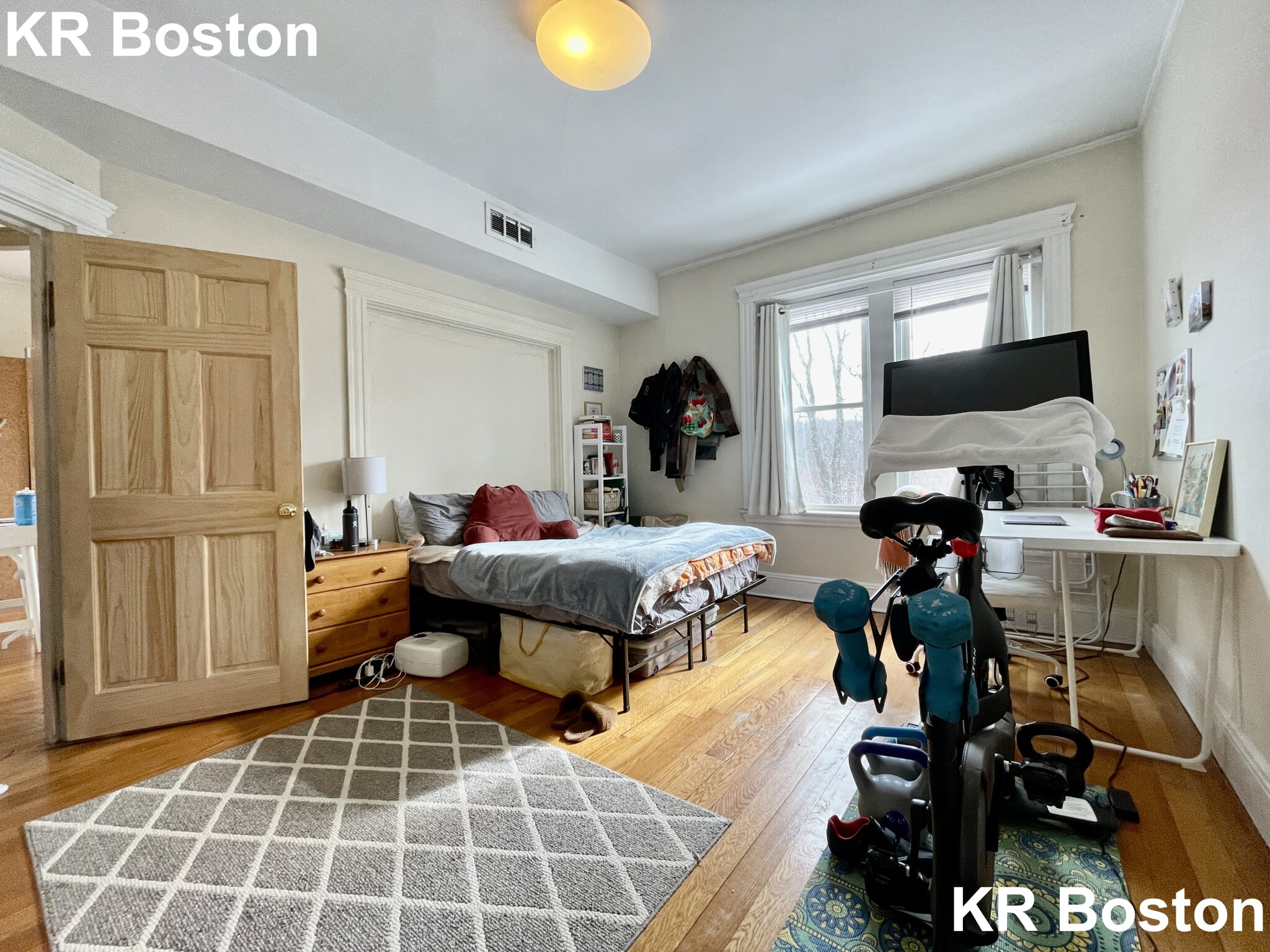 4 bed, 2 bath apartment for rent at 1890 Beacon Unit 3, Reservoir — photo 4 of 26