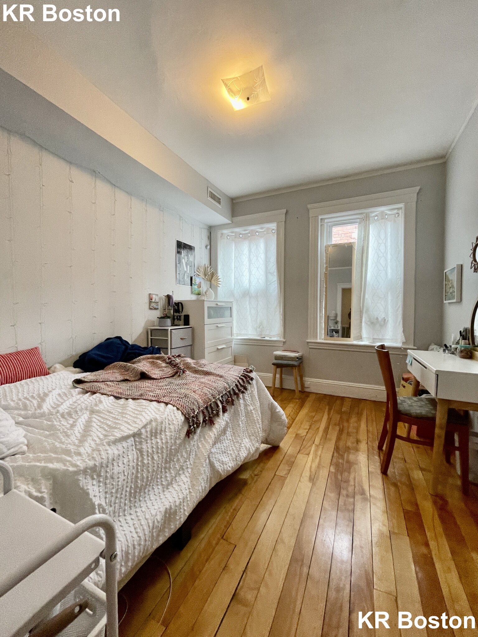 4 bed, 2 bath apartment for rent at 1890 Beacon Unit 3, Reservoir — photo 5 of 26