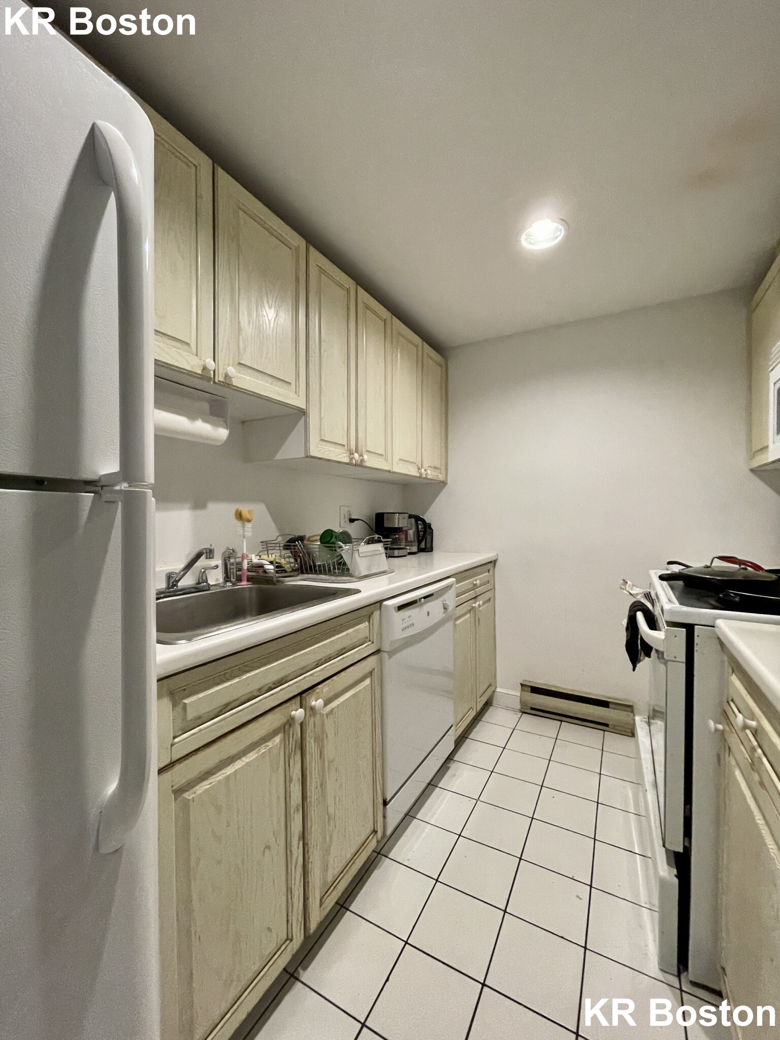 3 bed, 1 bath apartment for rent at 16 Washington St Unit 3, Hyde Park — photo 5 of 12