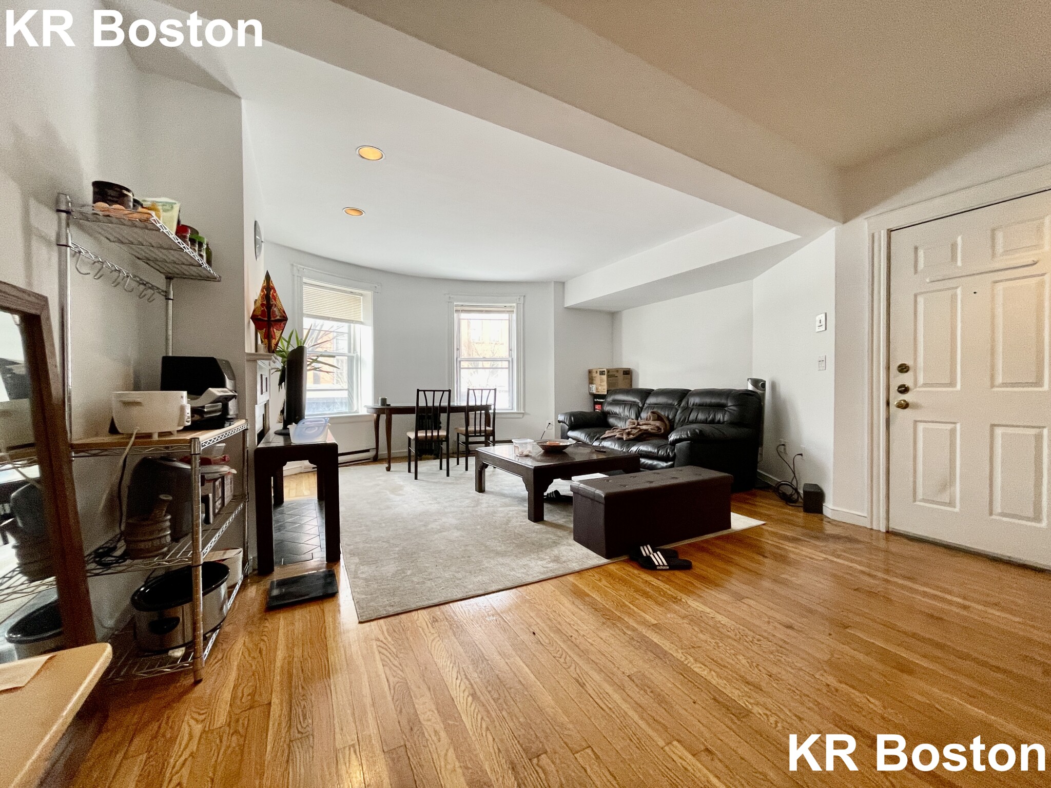 3 bed, 1 bath apartment for rent at 16 Washington St Unit 3, Hyde Park — photo 1 of 12