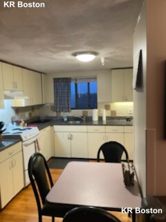 3 bed, 2 bath apartment for rent at 1110 Commonwealth Ave Unit 714, Allston — photo 17 of 53