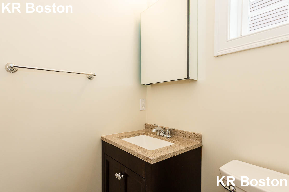 51 Fulton St, Medford