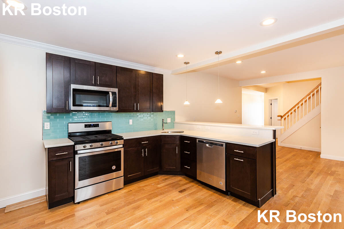 51 Fulton St, Medford