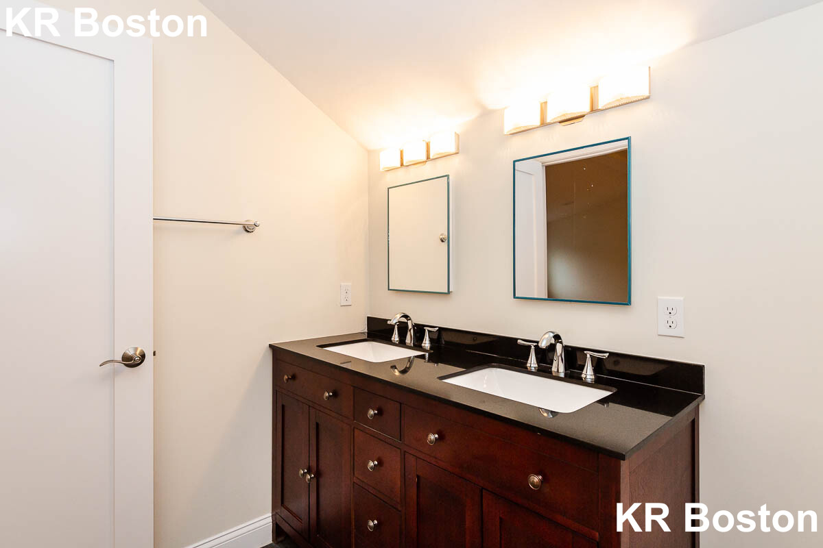 51 Fulton St, Medford