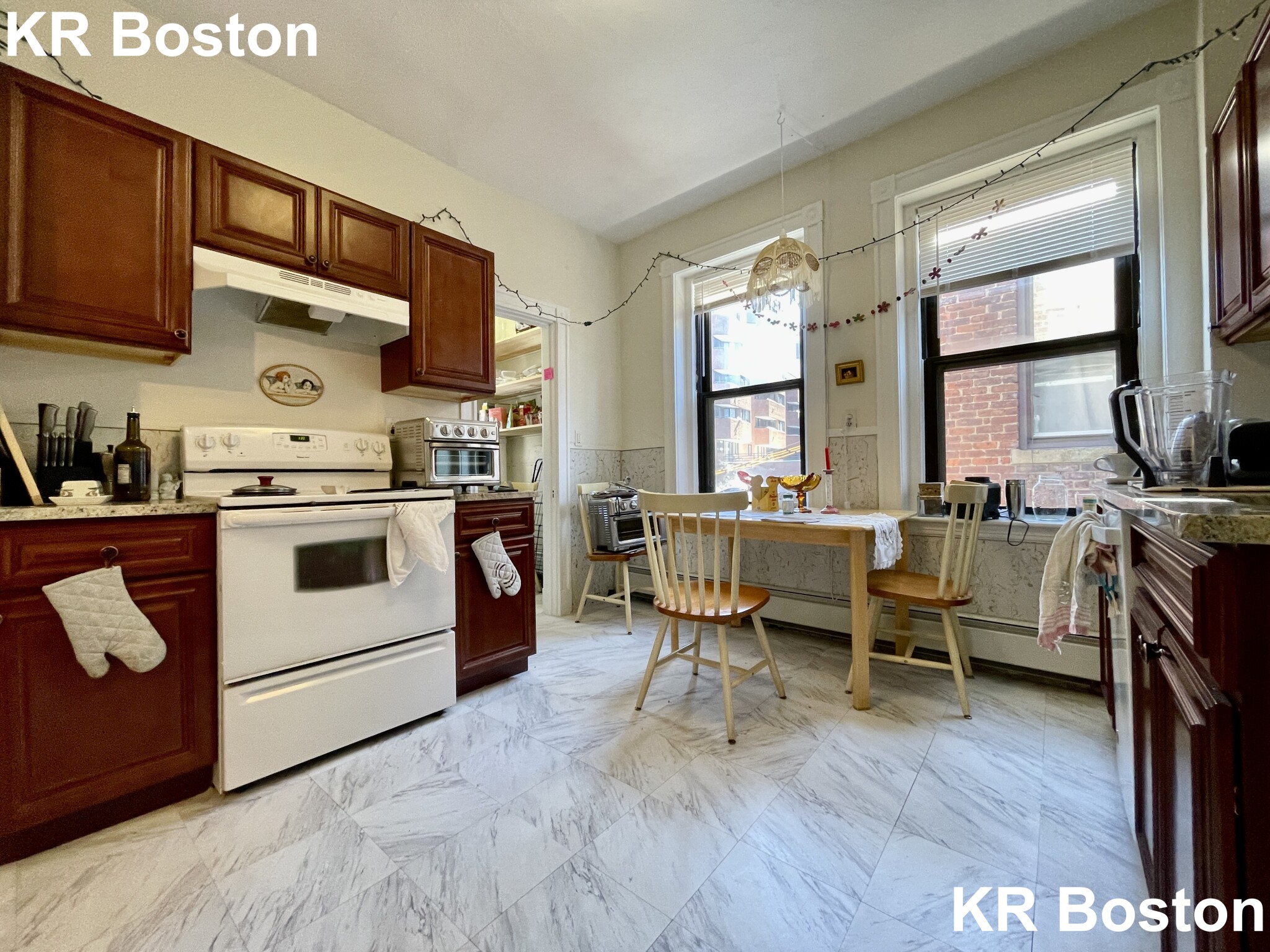 1422 Commonwealth Ave, Brighton