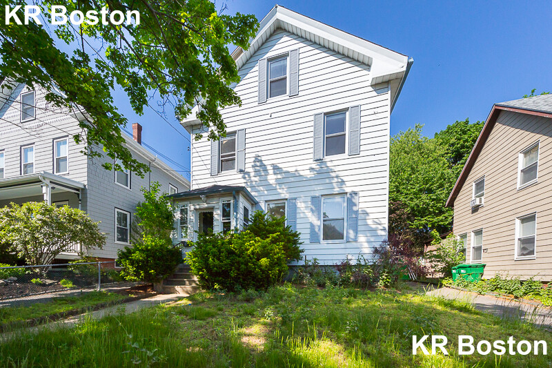 126 Monument St, Medford