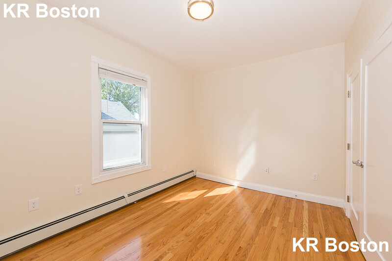 126 Monument St, Medford