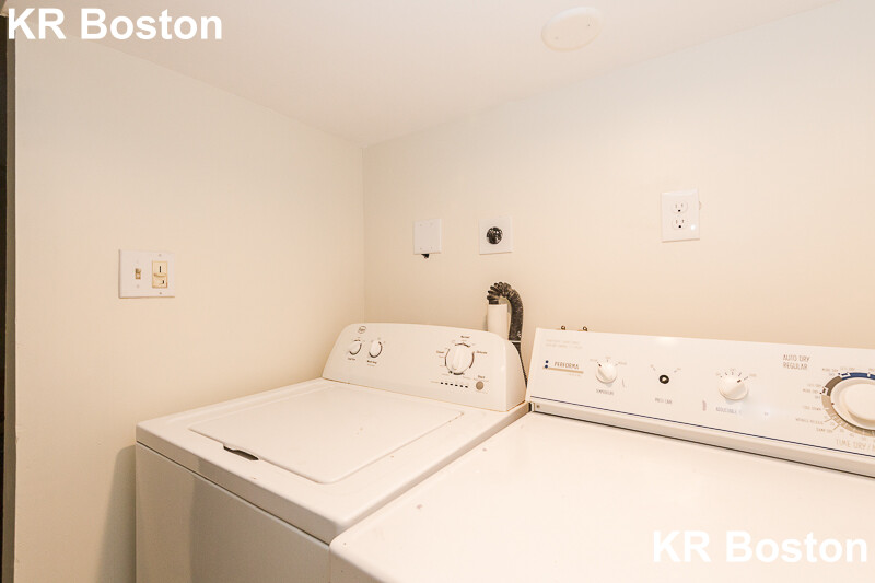 126 Monument St, Medford