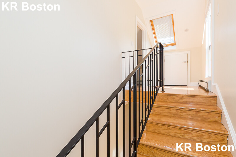 126 Monument St, Medford