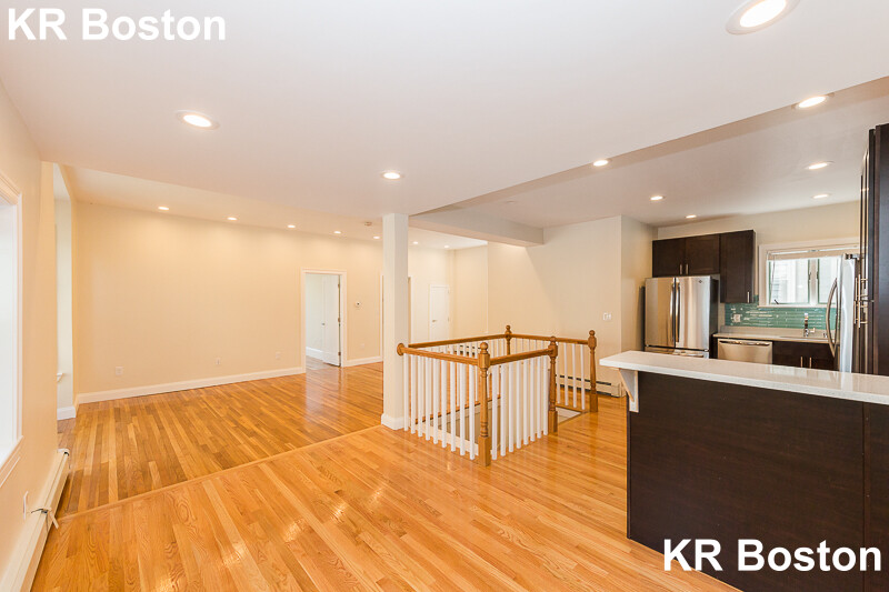 126 Monument St, Medford