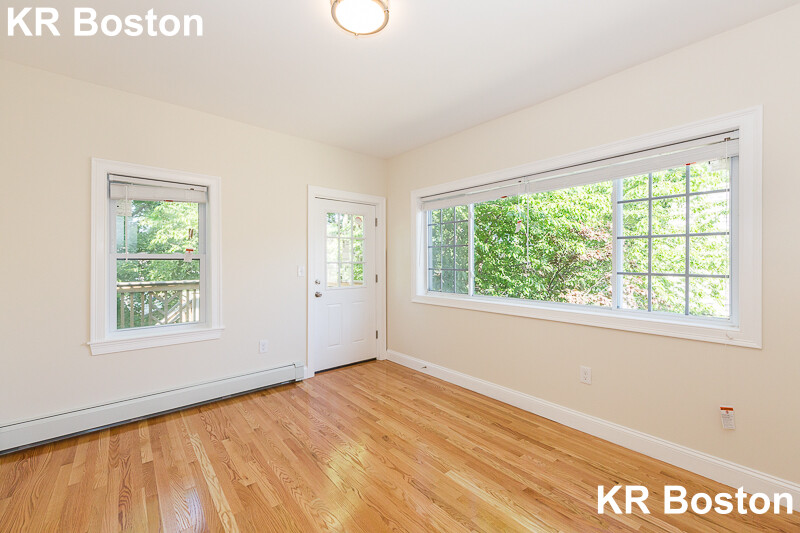 126 Monument St, Medford