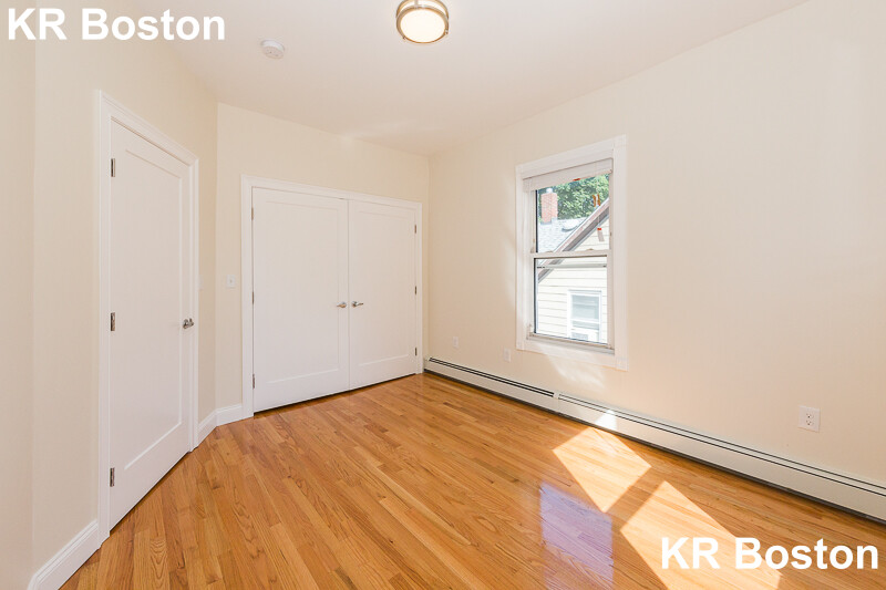 126 Monument St, Medford