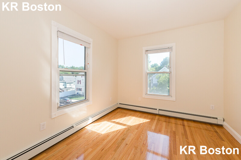 126 Monument St, Medford