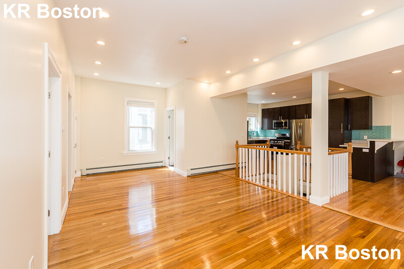 126 Monument St, Medford