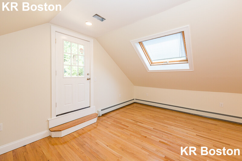 126 Monument St, Medford