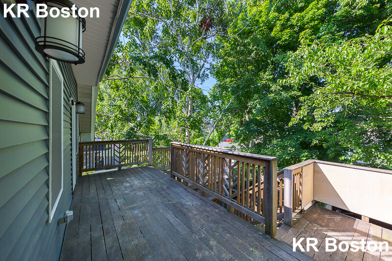 126 Monument St, Medford