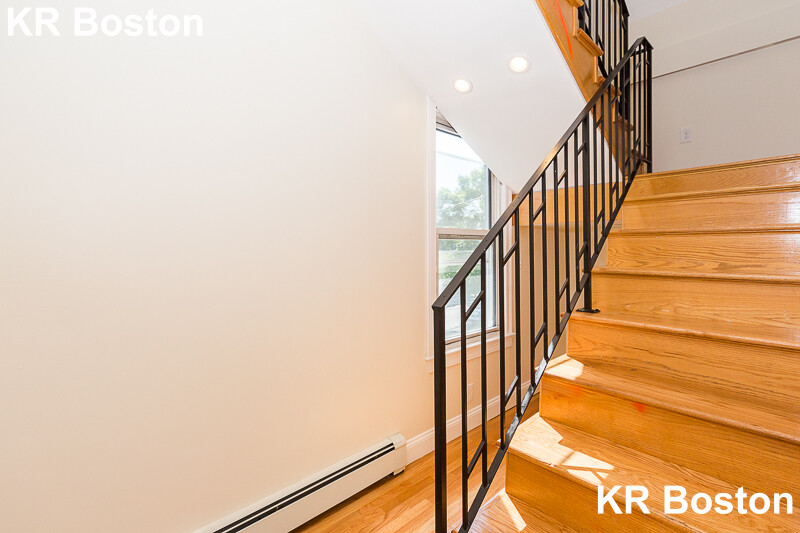 126 Monument St, Medford