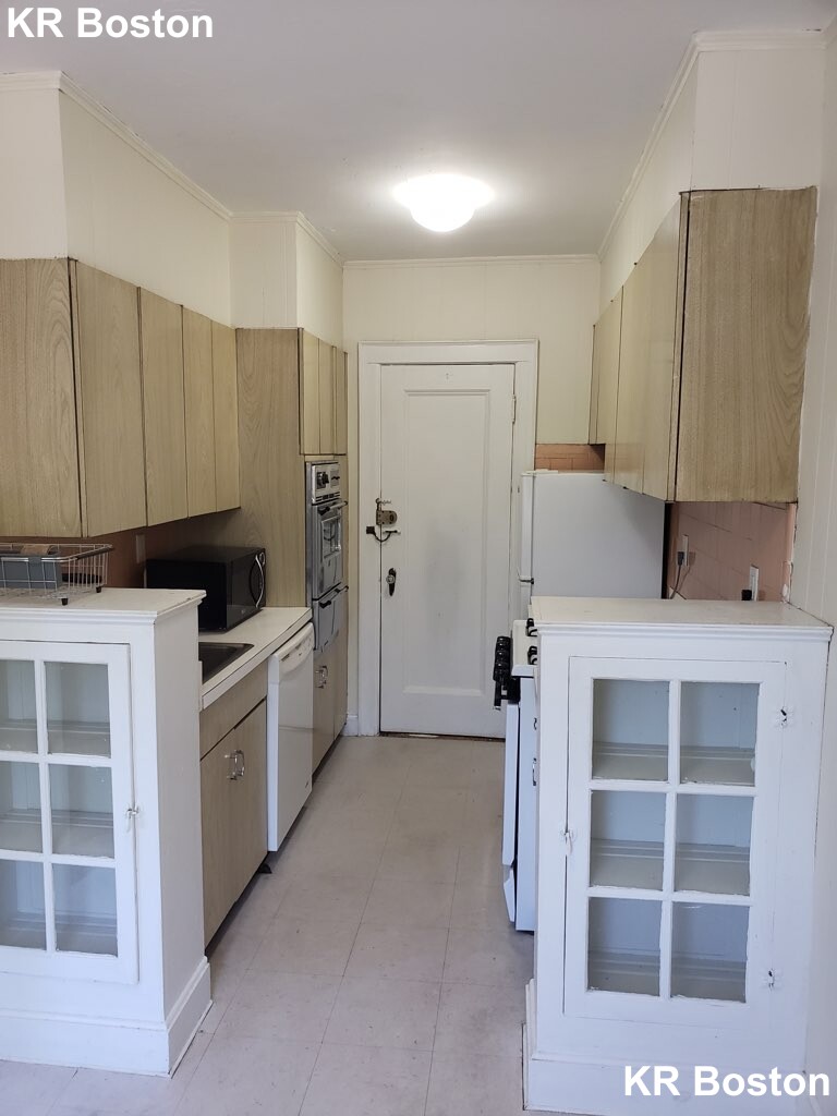 2045 Commonwealth Ave, Brighton