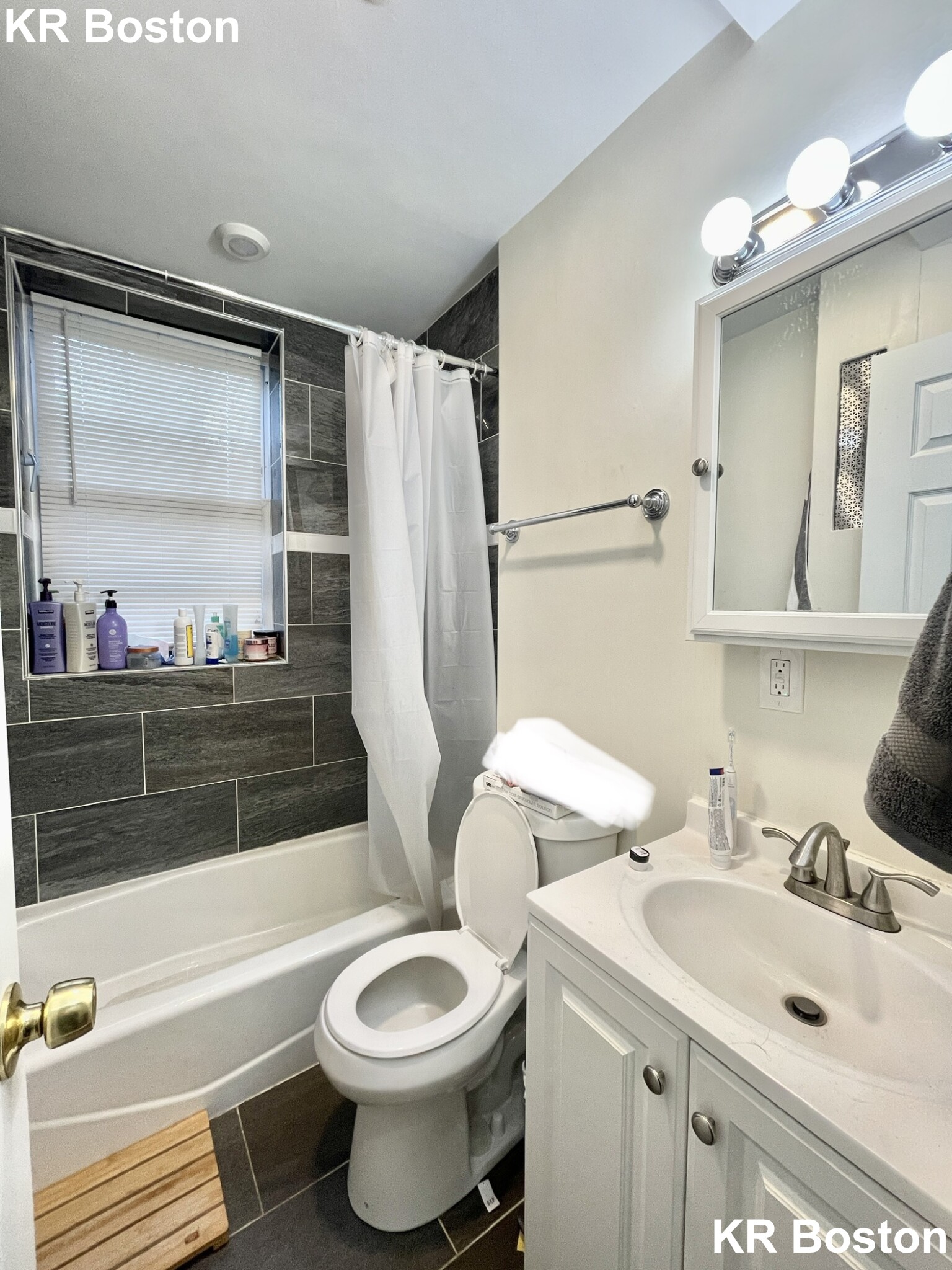 726 Washington St, Washington Square